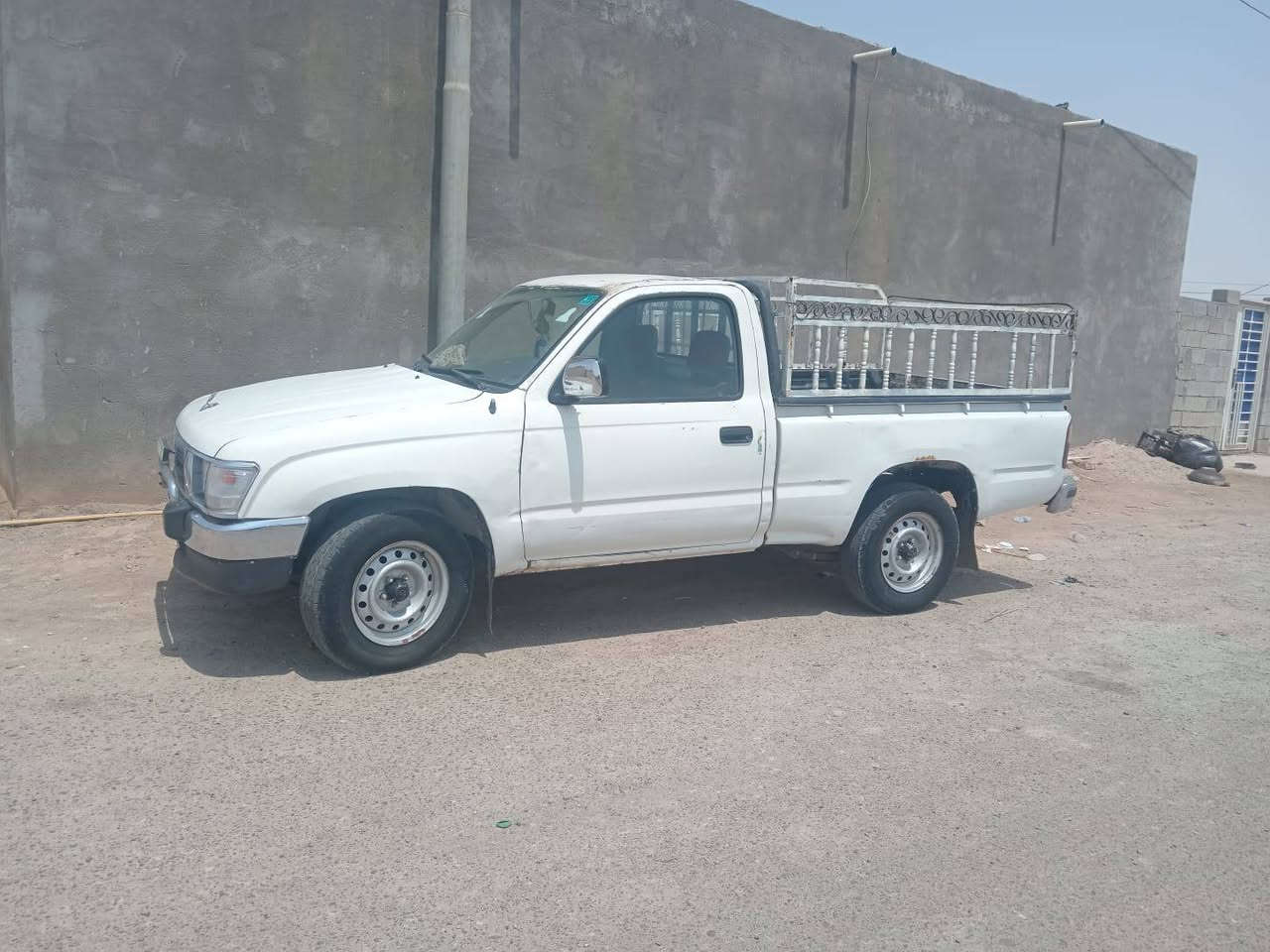 السلام عليكم سياره للبيع تويوتا جمره موديل 2001 رقم واسط مشروع وطني سعر 60 وبيه مجال مكان ميسان   رقم والاستفسار ***********
