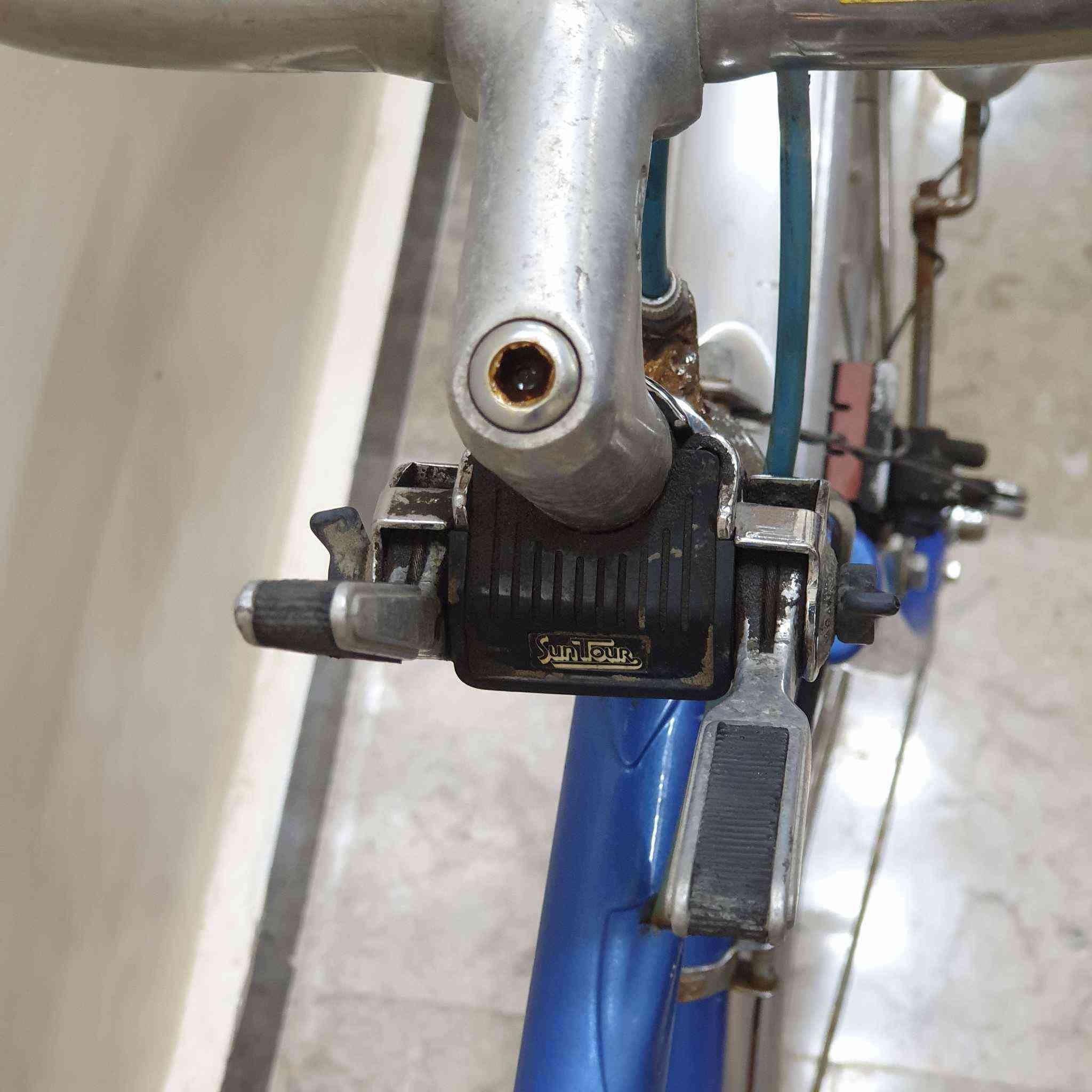 بأسكل رياضي يأباني ماركة نشياكي 
حجم 26
كله شغال كير تخفيف تثكيل 
تقص بس قفل 
يتحمل مسافات بعيده 
ويتحمل وزن 120

وبريك الكدام موجود وايره
نظيف ما مستخدم ووهاي اشتريته وما استخدمته 
100وبي مجال 
مكلفني 140
***********
