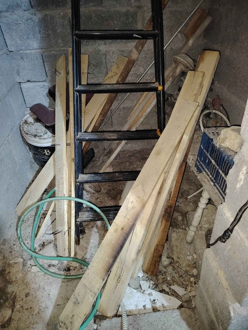 خشب للبيع بوفيه وزاويه
***********
