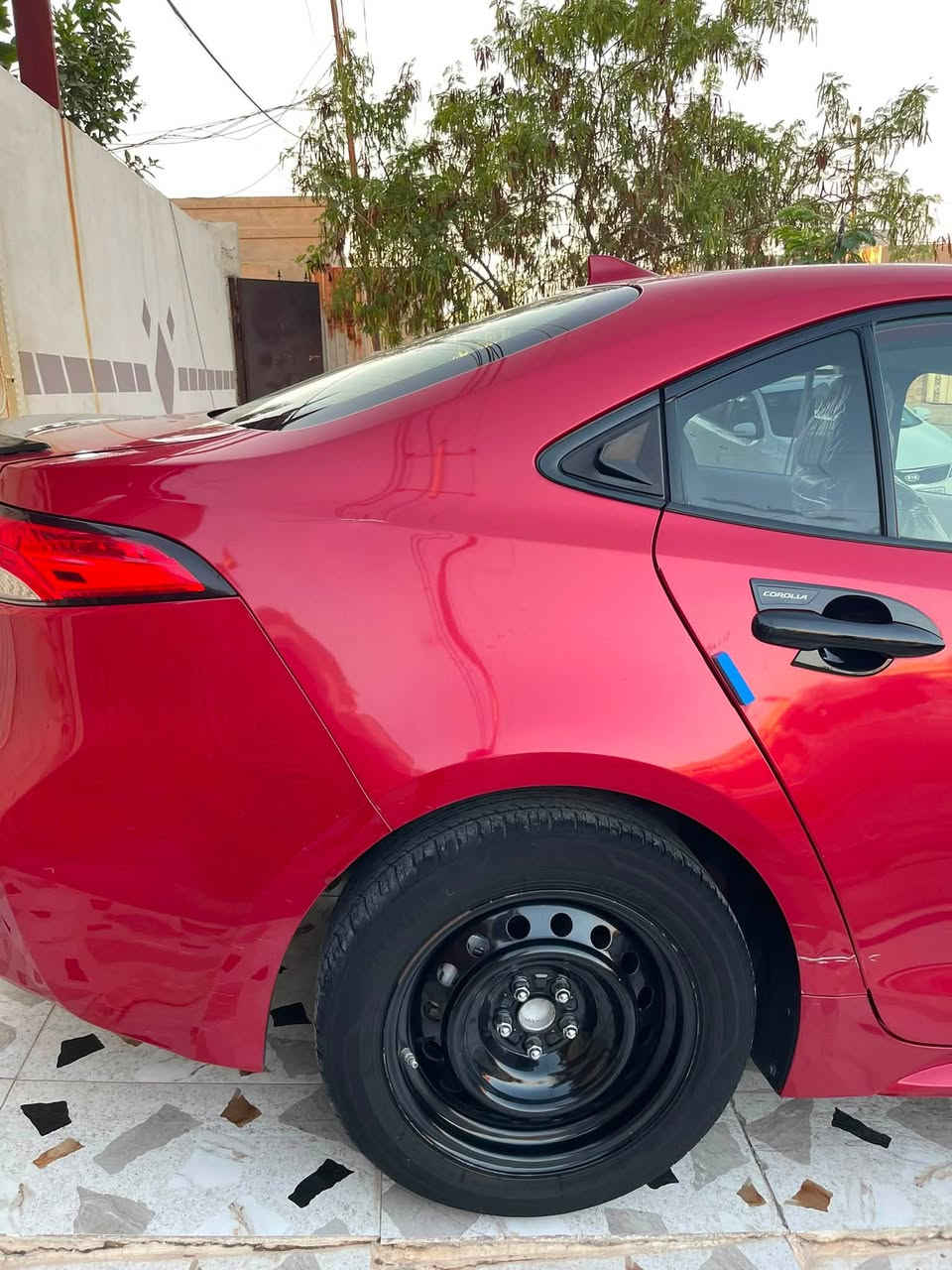 سلام عليكم   #للبيع فقط

‏Toyota Corolla. 2021 LE (فئة LE). 

رقم اربيل الجديد  تريد تحويل او وكالة. هم عادي )

حادثها بونيد بدون دواخل فقط وشرط الفحص 

المواصفات :

* كير ومكينة وتبريد شرط الفحص سليم 

 * نظام التحذير من مغادرة المسار

* مثبت سرعة متكيف (Radar Cruise Control)

* نظام تفادي الاصطدام

* كاميرا خلفية

* نظام الثبات الإلكتروني

* ⁠* شاشة معلومات + Apple CarPlay

* بلوتوث + USB

* 6 سماعات

* مكيف أوتوماتيك. ممشى السيارة 100 الف 

* تحكم بالمقود نضام دبل ECO. 

* زجاج كهربائي + قفل مركزي

* مصابيح LED

* مرايا جانبية كهربائية وحساس
  
وشرط  ايرباك  airbag  ￼سليم سليم ￼ 

*********************

السيارة مابيها اي نقص 

مكاني #كركوك 

السعر : 135

بيها مجال بسيط

للاستفسار واتساب : ***********
