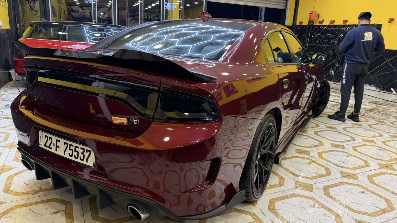 تشارجر سكات باك مديل 2020 حادث جاملق وباب خلفي بدون دواخل و جاملق امامي سرقه وراجع نفسه بدون اي حادث ايرباك دشبول راجع سستم. 

البجم كبس سياره مكينة وكير مكفولات وجدا نظيفه ونصبتها رهيبة. 

السياره ربع ماتصوف عليهه حتى طخم تايرات وويلات جديدات والحداده جديده. 

السياره ستوك ع وضع الوكاله فقط اويل كاش كان مخليلها ماملعوب بيهه. 

رقم اربيل باسمي السيارة وماكنها البصرة

السعر 240 ورقة


**إذا كنت صاحب هذا الإعلان وتريد حذفه لأي سبب، رجاءا أرسل رسالة إلى الدعم الفني**