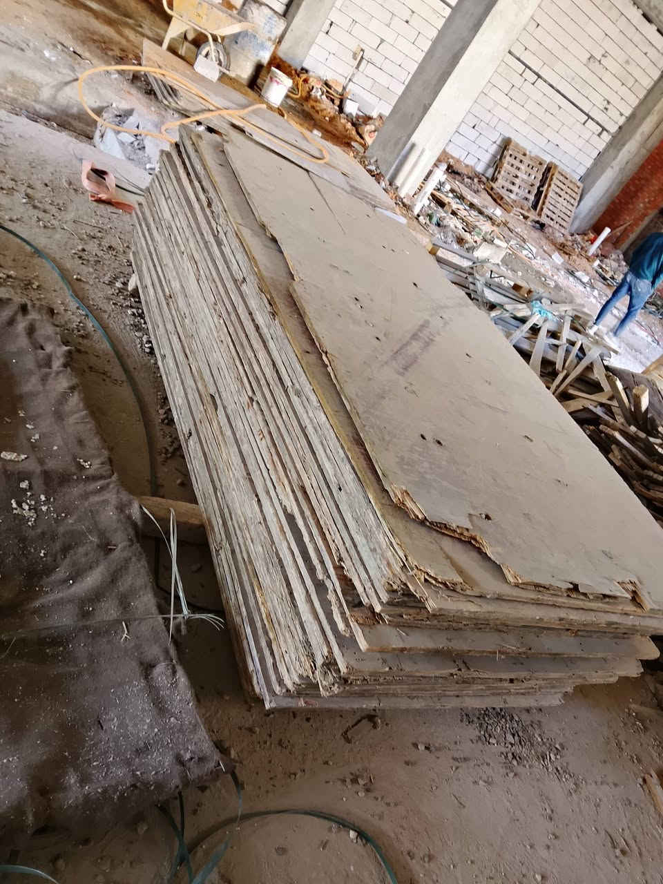 بلويد كامل مع مقاصير مستعمل لبيع مكان الحله الاتصال على الرقم ***********
