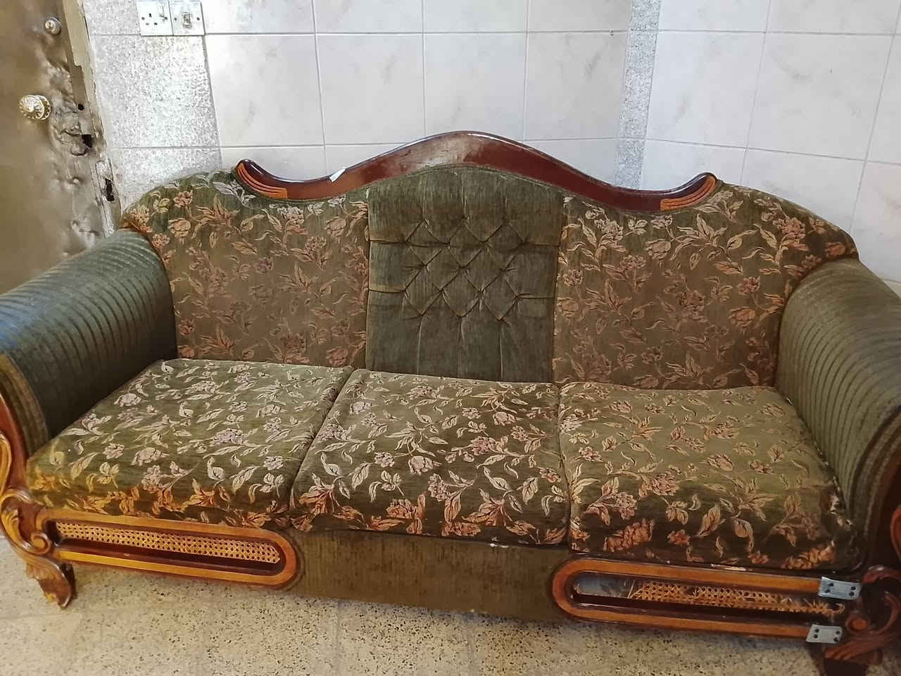 تخم ثمن مقاعد ب٦٠ الف مابي ضرر بس رجل وحده مضرره قليل


**إذا كنت صاحب هذا الإعلان وتريد حذفه لأي سبب، رجاءا أرسل رسالة إلى الدعم الفني**