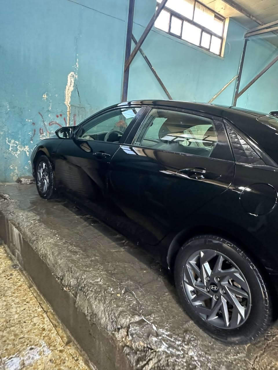 النترا 2024 
مواصفات sel 
ماشية 32000 km 
ضربته موضحه بلصوره وبيه سونار هم 
وهنا صار بيه شخط وبارد شويه بلباب كد شبر 
مكينه كير لغد شواصي كله مكفول 
بدون ايرباك 
للتواصل *********** 
السعر : 160
