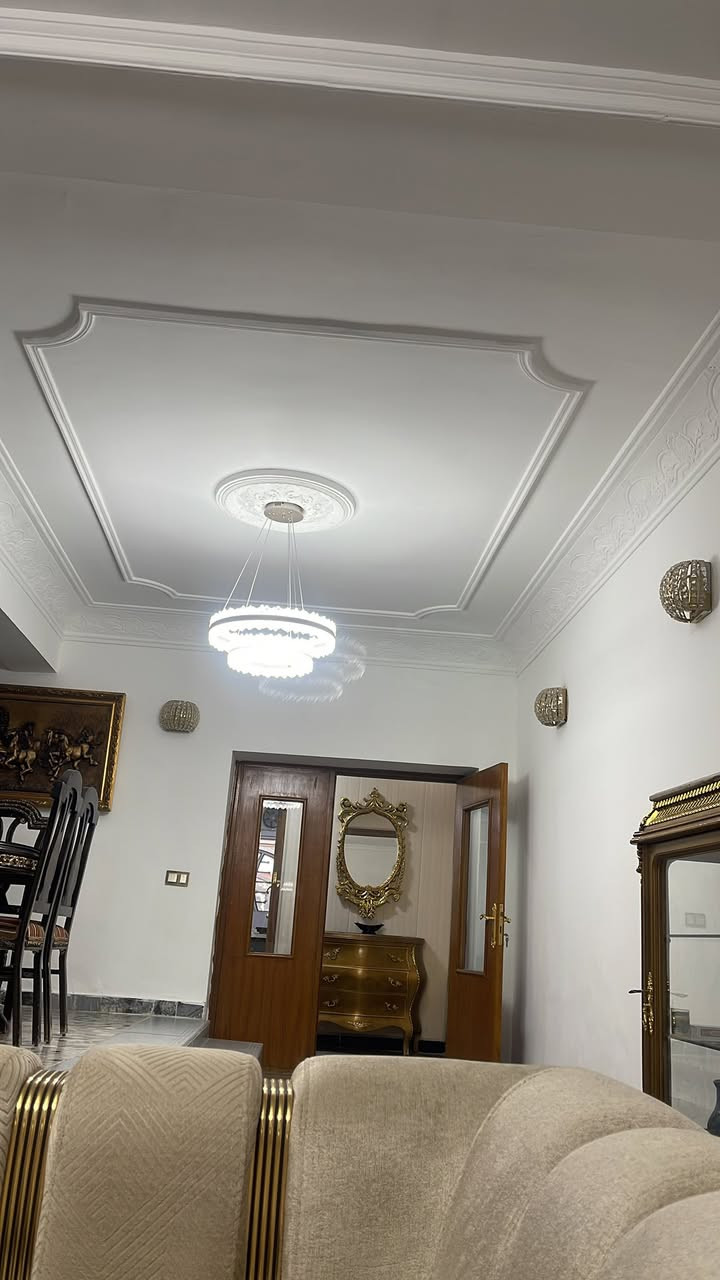 للبيع ثريات مع براكيت عدد ٨للاستفسار الاتصال على الرقم بي واتساب العنوان زيونه ***********
