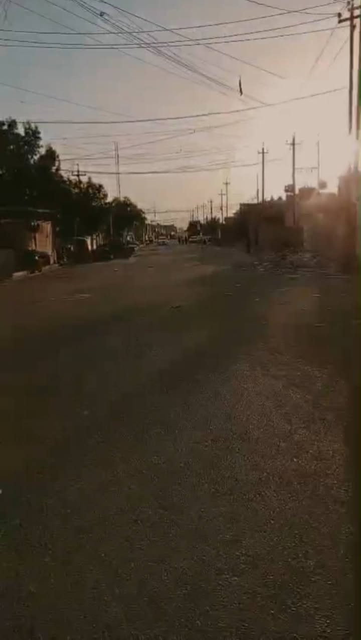 دار للبيع لمساحه 100 متر بناء حديث خدمات كامله ماء مجاري كهرباء تبليط البناء طابوك  الارضيه رافت كاشي سيراميك البناء طابق واحد حي السلام ***********
