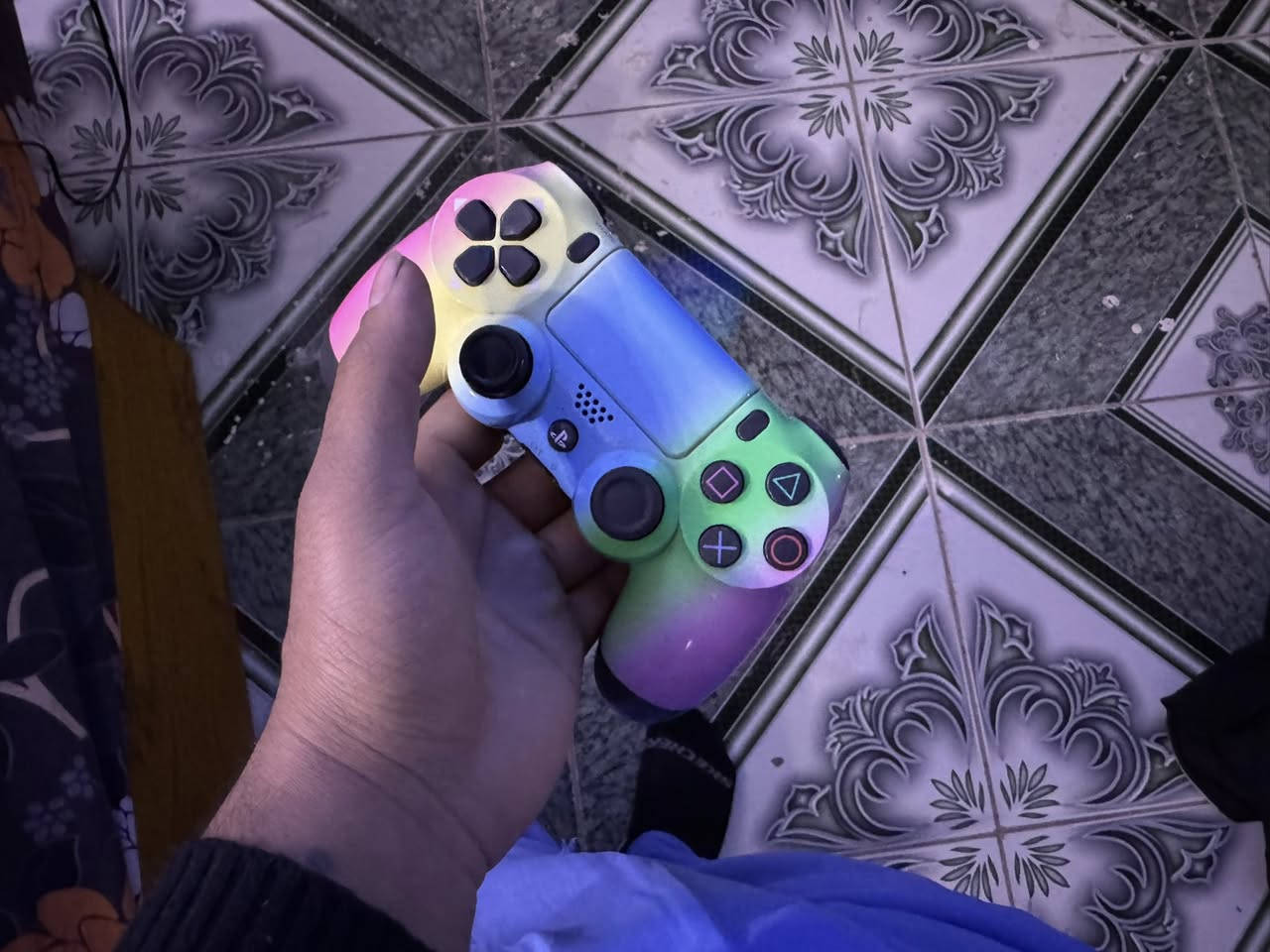 السلام عليكم بلي 4نضام13للبيع جهاز جديد شخط مابي مكاني النهران مقابيل شارع 60سعر 250 رقمي ***********
