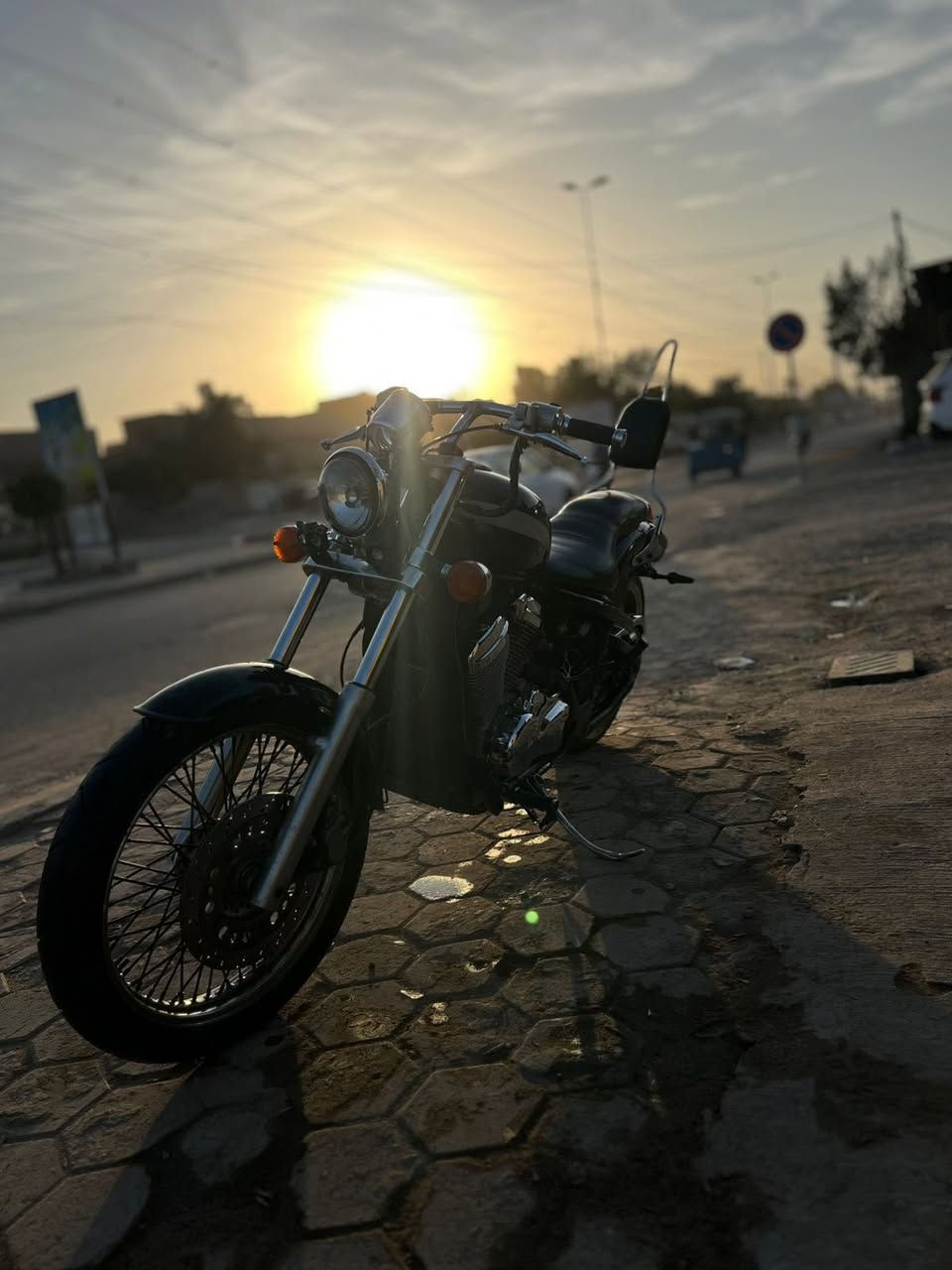 سلام عليكم شباب 
دراجه هارلي ستد 400 لون اسود ملكي 
دراجه خير من لله لكل شغاله كهربائياته 
دراجه بر غي مامفتوح من لمكينه 
دراجه كفاله عامه لمكان شعله مامتواجد عل فيس فقط واتساب ورصيد رقم لهاتف *********** 
السعر مليون 650
