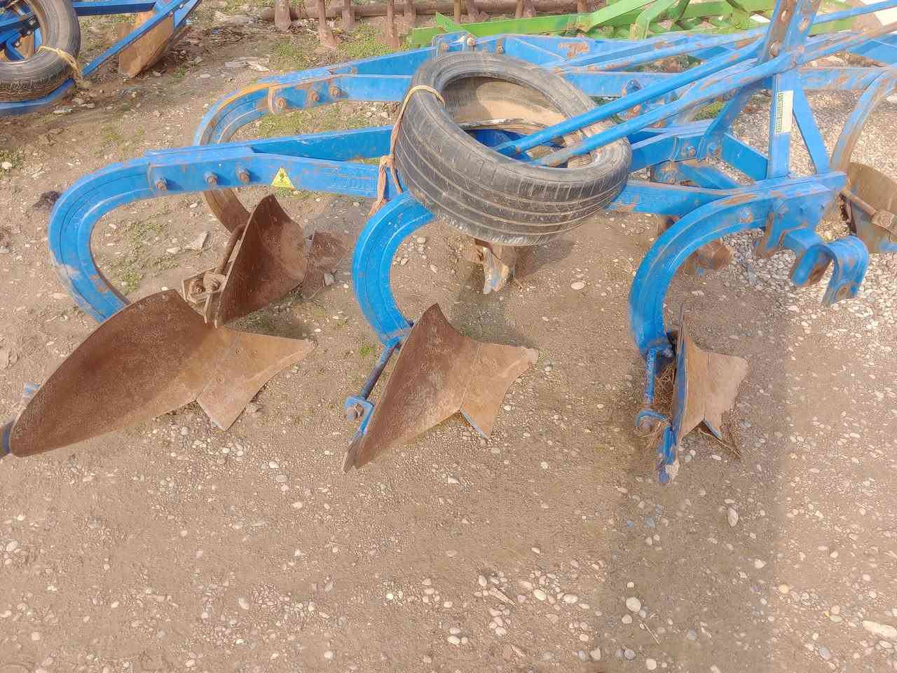 سێ گاسنی تورکی ایدن بۆ فرۆشتن رقم 14 مودیل2015سحری هەرزانتری لە هەموو عیراق شوێن قەزای بردرش رقم ***********  ***********
