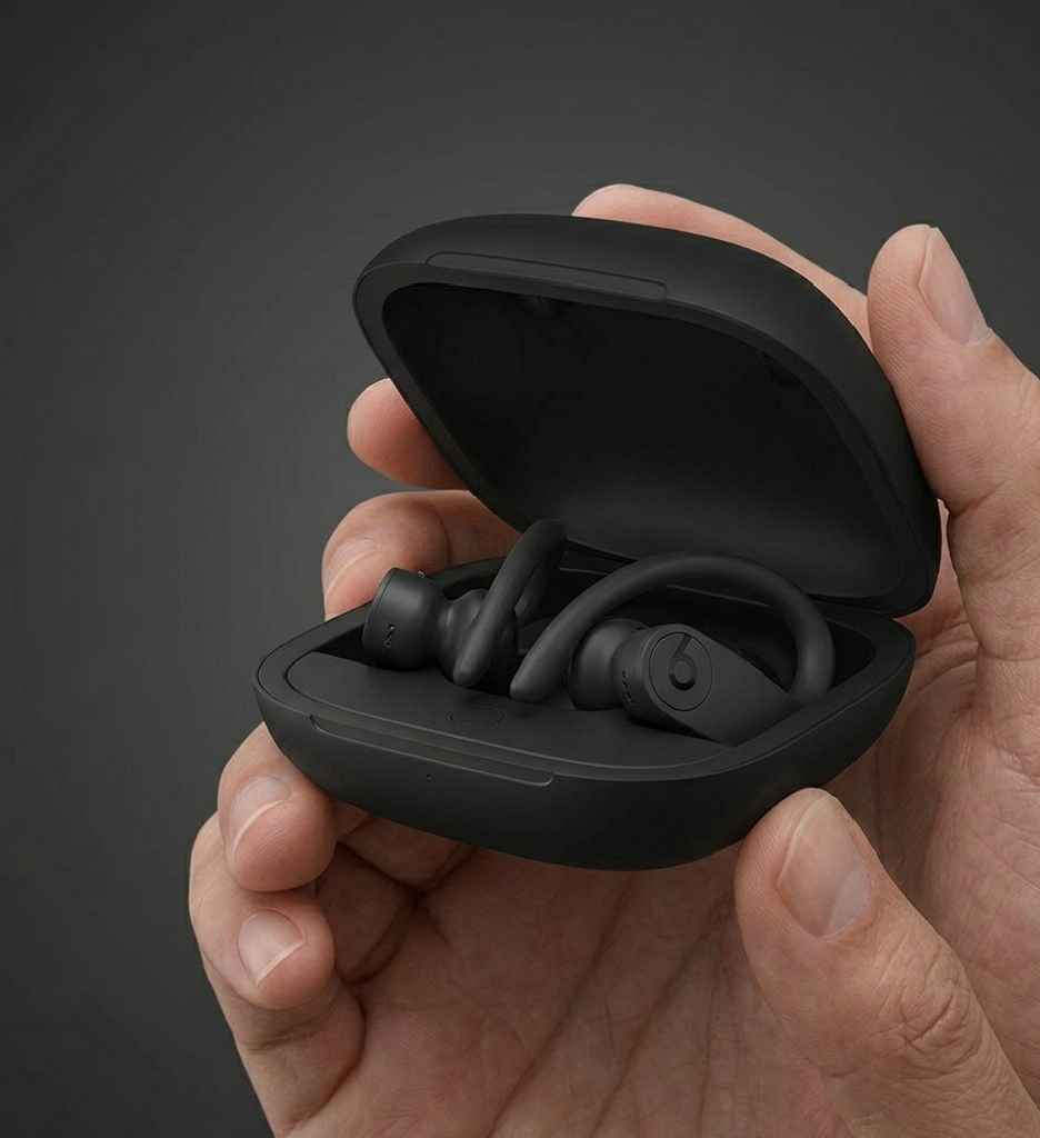 Beats Powerbeats Pro سماعات 
من شركة Apple (المالكة لعلامة Beats)
مستعملة بحالة ممتازة بنظافة (95%)
المواصفات والمميزات
صوت قوي وواضح بجودة Beats.
تصميم رياضي مع خطافات أذن لثبات مثالي.
مقاومة للعرق ورذاذ الماء.
تحكم بالموسيقى والمكالمات من السماعة.
اتصال لاسلكي مستقر وسريع.
بطارية تدوم حتى 9 ساعات من التشغيل المتواصل.
شحن عبر منفذ Lightning.
سماعات أصلية تجمع بين جودة الصوت، الراحة، والأداء الرياضي المميز
يوجد توصيل لكل المحافظات بغداد, العراق


**إذا كنت صاحب هذا الإعلان وتريد حذفه لأي سبب، رجاءا أرسل رسالة إلى الدعم الفني**