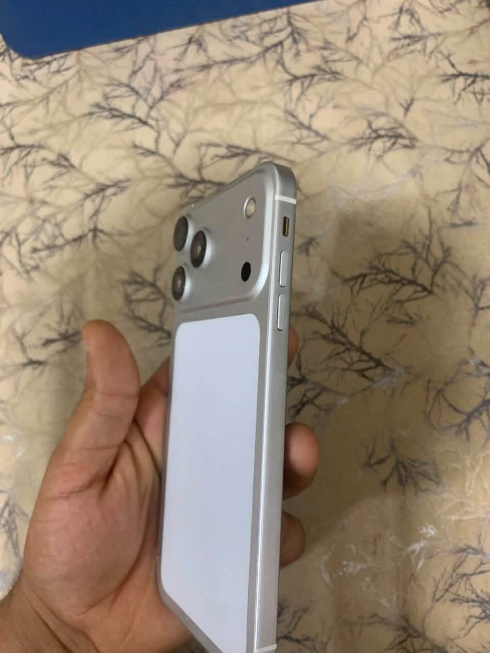 سلام عليكم آيفون xs ماكس محور ١٧ لون سلفر 
بطاريه ٨٠ مبدله 
ذاكره ٢٥٦ 
فيس إيدي يرادله برمجه
سعره ٢٣٠ وبي مجال قليل 
ماعندي توصيل 
مكاني بغداد الحريه الدولعي 
***********
