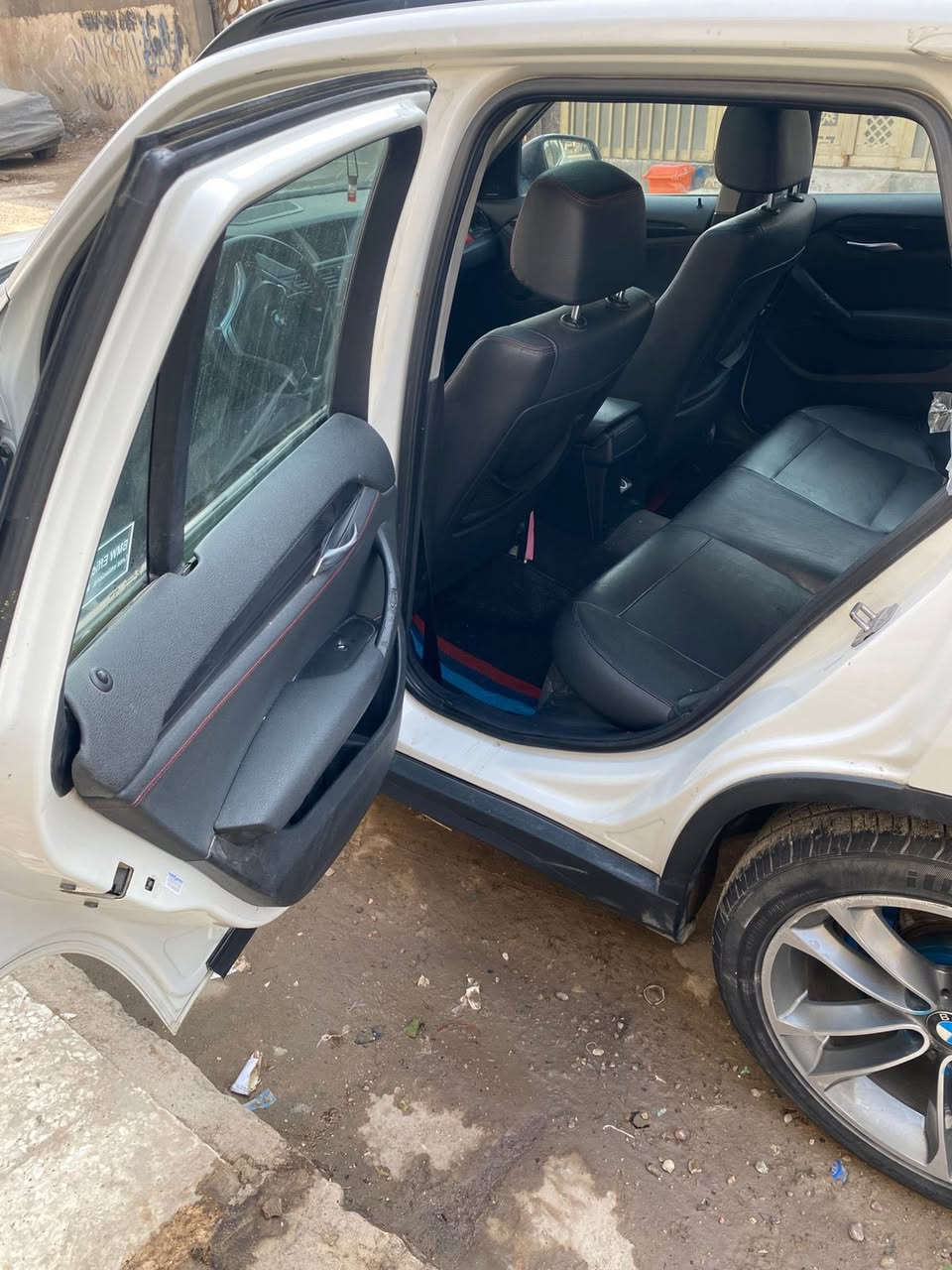 سلام عليكم بي ام X1
مديل ١٥ 
السياره حلوه ونضيفه 
بين نواقص بسيطه 
السياره أمام عينك تجي تفحص وتلكب 
تاير جدد
صدر أمامي خلفي نص عمر 
كير محرك خير من الله 
السياره كهربائيات بيه نواقص بسيطه 
رقم واسط تحويل ثاني يوم 
سنويه ما ساقطه 
السعر ٨٨وبيه مجال بسيط 
*********** ابو رعد 
*********** منتظر  
اتصل وبيك خير وتدللل
