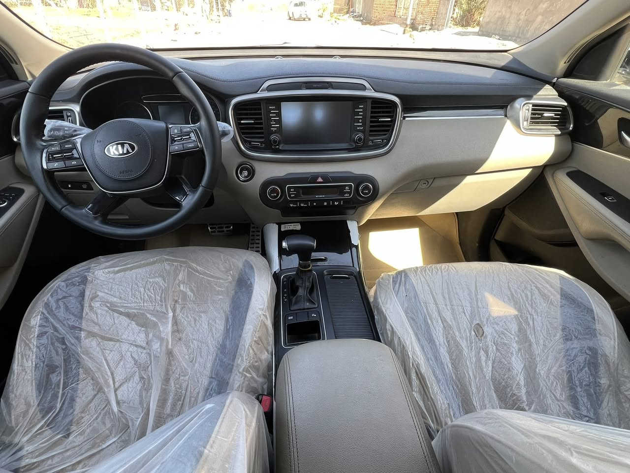 سورنتو للبيع موديل ١٩ شكل ٢٠ فول عده البنراما كفاله عامه ٢٤٥ بيها مجال ماشيه ١٢٧ ألف.    ***********
