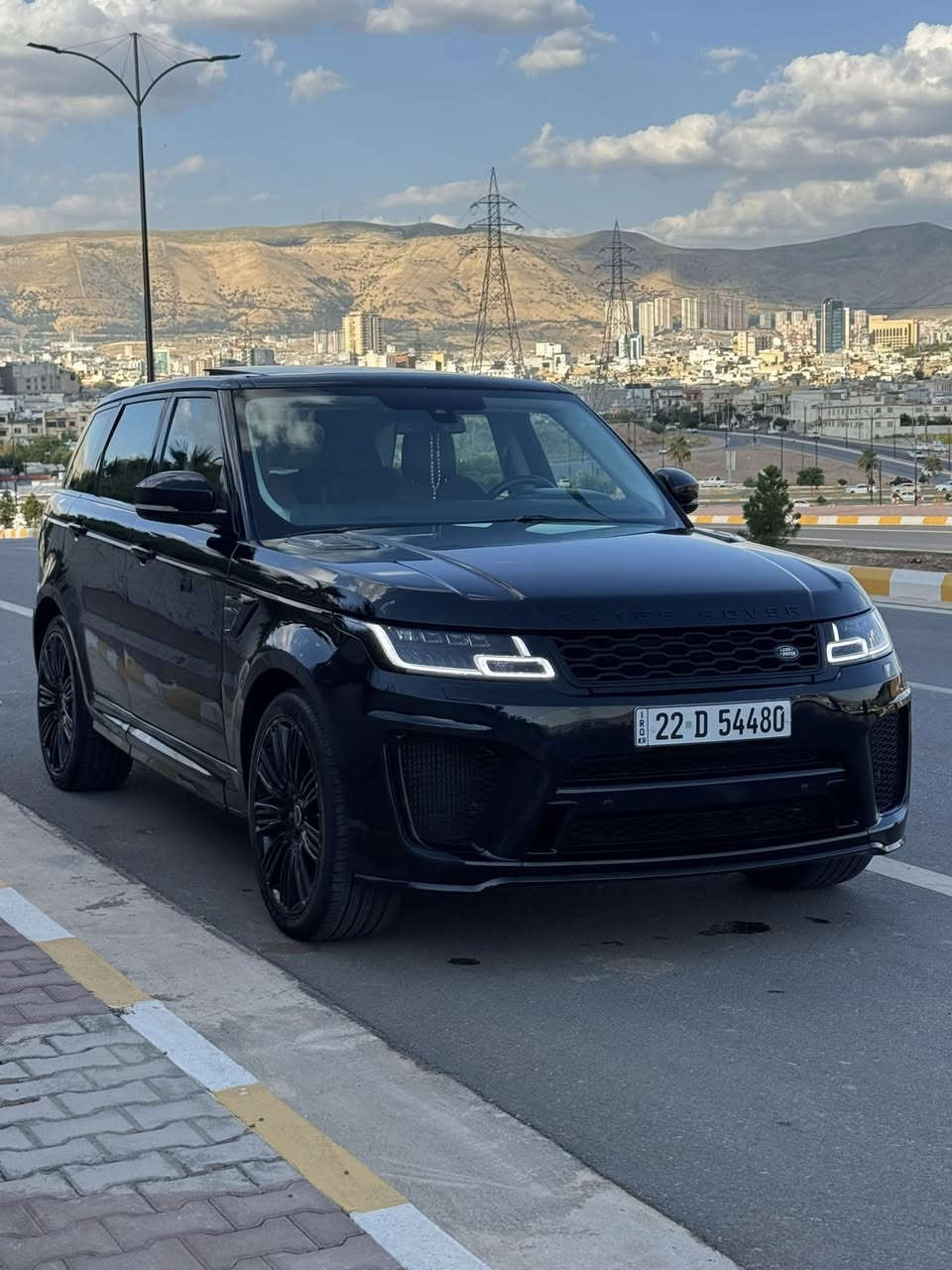 اللبيع Range Rover sport 

موديل :2014 ( محدث شكل   ٢٠٢٢ ) مكفول من صبغ 
كامل قطعات مال تحديث بلاديات موجودات ويايه 

محرك 6 گاز توربو (  سبورت  )

المواصفات:   

بـــــــــــانوراما

جلد 

نظام تعليق هوائي 3 وضعيات (جكات تصعد وتنزل اوتو +يدوي )

قيادة ذاتية 

اوتو ستارت 

اوتو ستوب عند الاقتراب من سيارة اخرى

اوتو هولد

مانع انزلاق 

سايد بريك اوتو 

نقط عمياء 

5 كاميرات محيطية 

رادارات امامية وخلفية وجانبي 

تغير زاويا الرؤية بالمري عند الرجوع الى الخلف

انارة ليلية وكشافات ضباب ولايت اوتو

خمس بصمات ع الابواب 

صندوق كهربائي شفط

ابواب شفط  

تحكم بالتكيف تبريد وتدفئة من الشاشة 

كرسي السائق تدفئة وتبريد 

كرسي الراكب تدفئة وتبريد 

كرسي السائق 3 وضعيات خزن ميموري 

كرسي الراكب 3 وضعيات خزن ميموري 

تدفئة بالستيرن 

المقصورة الخلفية تبريد

تحكم منفصل بالمكيف 

تحكم كهربائي بالكشن 

انارة محيطية 

انارة ترحيب

السعر  ٢١٨  قابل للتفاوض

***********

@highlight
