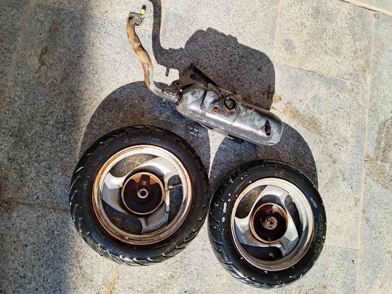 السلام عليكم غراض تفصيخ منغولي ابلادي شاصي مع دبل امامي مكفول من اللحيم مال منغولي سعره 35 وتأيرات امامي وخلفي جدد سعرهن 25 سوبايه مع دبل سعرهن 10 صالنصه ابلاديه نضيفه سعره 15  مكان كربلاء طويريج الشراي يتصل ***********
