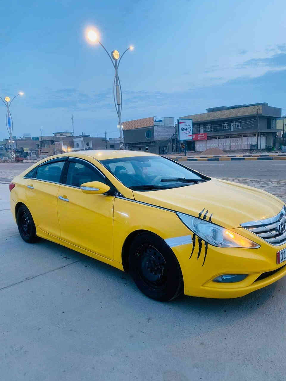 سلام عليكم سوناتا موديل 2011 السياره بسمي سعره 88  وبيه مجال  بسيط حادثه جاملغ الأيسر الوراى مرجعينه على البارد والسياره نظيفه ورقم بغداد كير ومحرك مكفولات حداديه نص عمر وتخم تايرات والسياره ميحتاج اذب عليه رقم ***********
