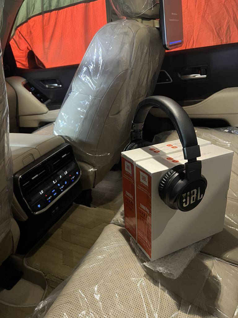 سماعات لاندكروزر محيطيه مانع للضوضاء وكالة jBL اصلي جديد يرهم من موديل 22 لغاية 25 للاستفسار عن سعر علق بتم يأتيك السعر عالخاص
موبايل *********** واتس
