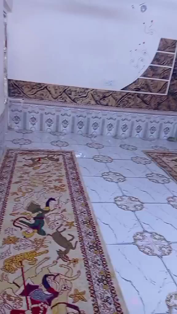 سلام عليكم بيت للبيع ع شارع مباشر منطقت خيري مقابل جامع الرحمه السعر ٣٠  للأسف ***********
