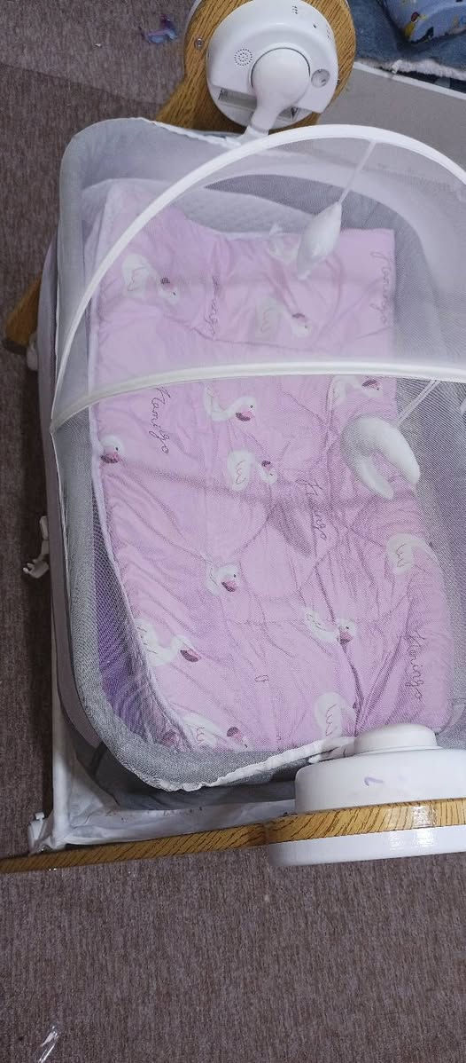 السلام عليكم من رخصه الادمن..كاروك هزاز يعمل على الباتريات القلم ويعمل على الشاحنه مع ريمونت  بيه اربع انواع موسيقى هادئه مع مصباح شمسي ..استخدام قليل .. سعره قفل 80 الف غير التوصيل.. مستعجل عليه لئن هذه مو سعره..تواصل ***********
