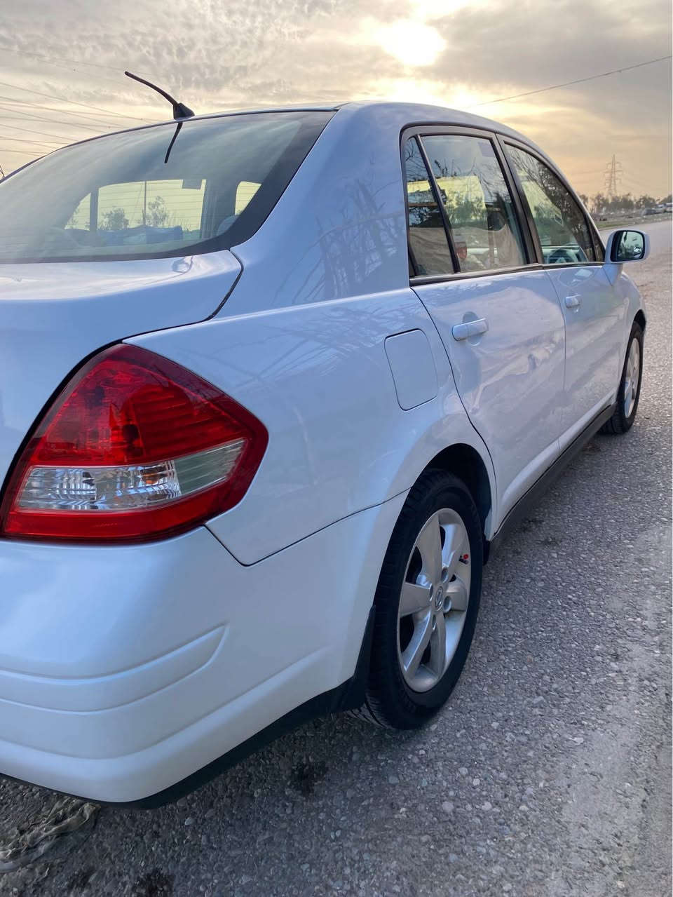 تیدا 2011 نمونە لە جوانی بستەک دەرکەی سبوخی هەیە ٣ جئ ساردی هەیە بێ لێدران  پیش و پشت کەپس هەموو شتی بە شەرت رەقەمی خاوەنیم داناوە 
نرخی 105     *********** أربيل, العراق
