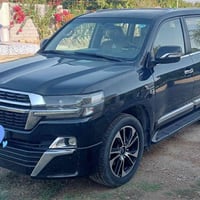 لاندكروز • ٨ سلندر ٤٦٠٠ • ٢٠١٢