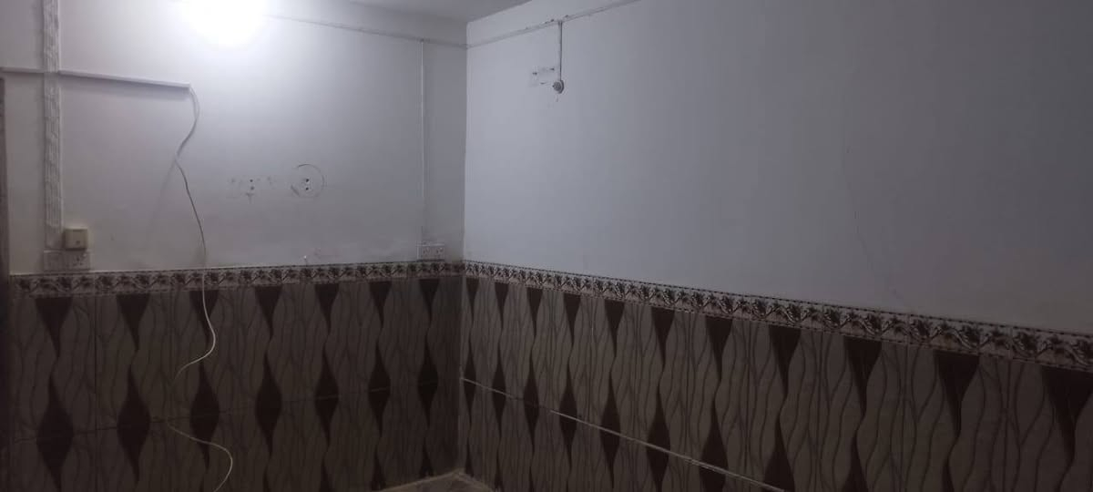 بيت ايجار حي العسكري كف شارع سبيس  يم سوك الايجاره 250 الف 
مساحه 100متر غرفه صاله ستقبال مطبخ***********
