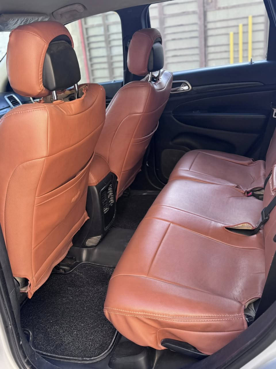 جيب شيروكي  2012المكان البصره القرنه 150  وبيه مجال  ***********
