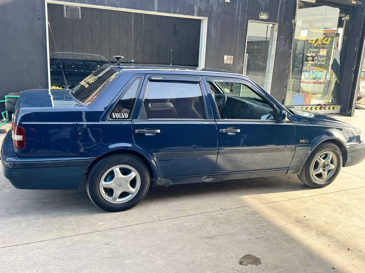 VOLVO للبيع 
موديل 1995
حجم460
مكينه جديده مال كصه
تخم جديد 
تخم تايرات جديد 
كاربون بنزين 
 داخلها حيل نضيف 
صبغ البيها دوائر ودوسات 
وبوند وصندوك 

***********
***********
