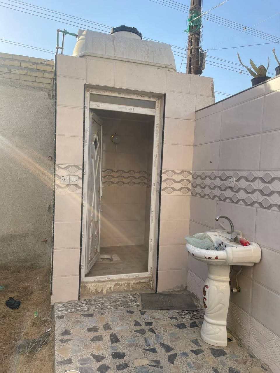 السلام عليكم ورحمة الله بيت للبيع مساحة 126متر نهاية شارع 100 بناء حديث وجاهز وبسعر مناسب للاستفسار ‭0775 380 5816‬
