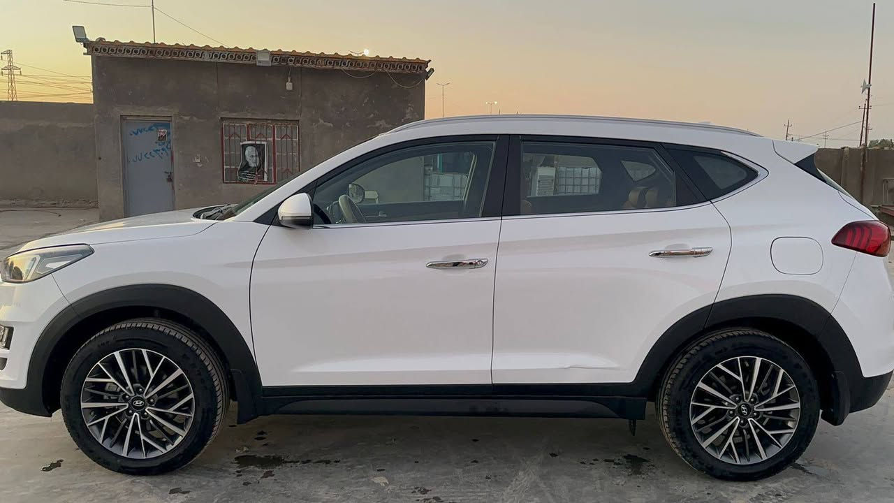 توسان الكاصد ٢٠١٩
رقم قادسيه 

ماشيه ١٦٠

كفاله عدى دحجه بسيطه باب خلف السائق ما مصلحها 

سايد بريك بالرجل 

شاحن واير لس

أوامر صوتيه

تحكمات ستيرن

مودات قياده

حساس امامي وخلفي 

دشبول صاج 
لد نهاري 
اشاير بالمرايا
محرك وكير مشروطات 
تخم تاير جديد 
بأسمي تحويل ثاني يوم 

١٩٥ بيها مجال قليل 

***********

***********
