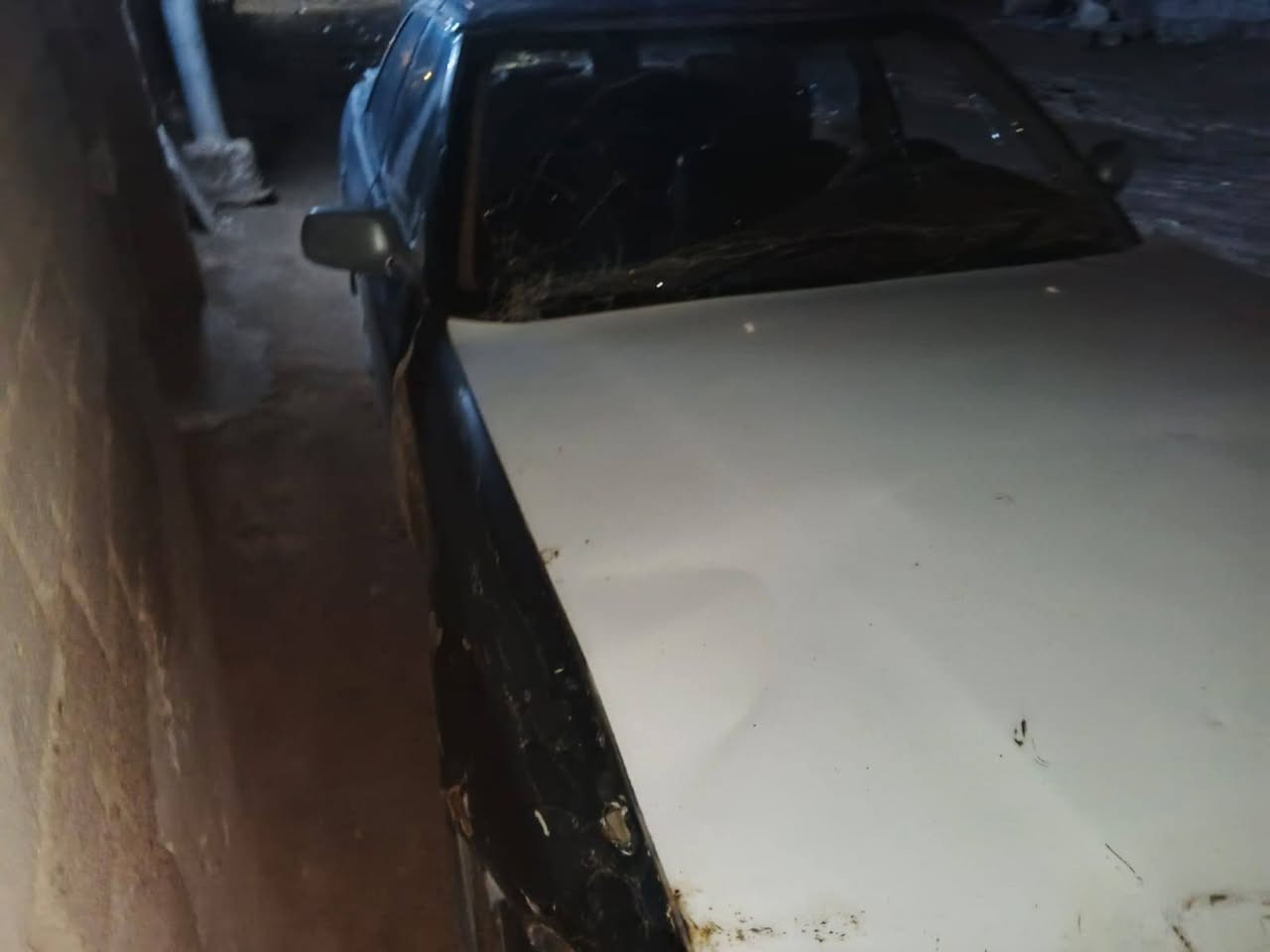 السلام عليكم
اخوان سياره مارك كصيف متعرضه لحادث الله يكفيكم الشر بس تمشي وشغاله الكير والمكينه شغاله ونجي سته سلندر رقم نجف سنويه لل٢٠٢٦ توه منتهيه
السعر ١٨ وبيه مجال 
المكان البصره الكرنه
الهاتف ***********
