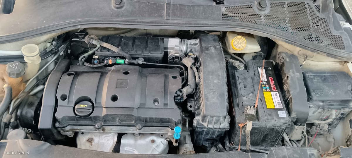 بيجو فرنسي 2014محرك جديد ستوني شاده.  رقم بابل.  دواخل نظيفه  بيها نواقص بسيطه جدا داخل نظيف  صبغ جاملغ وبيها طخه خفيفه بالبنيد وشخط بالبابين.   السعر 59.    ***********واتساب كربلاء, العراق
