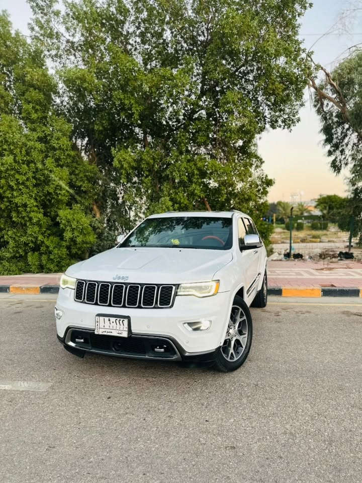 سلام عليكم جيب 2018 فول للخير اوفر لاند 

رادار امامي خلفي بنراما سياره فول 

داخل جلد اسود و سياره حيل نضيفه 

تخم تاير جديد  السياره ما عايزه برغي و جاهزه عله اخر شي 

وبل حقيقه احله من صور بهواي تعال و شوفها و بيك خير وتدلل 

***********
مكان سياره نجف  السعر 205$
