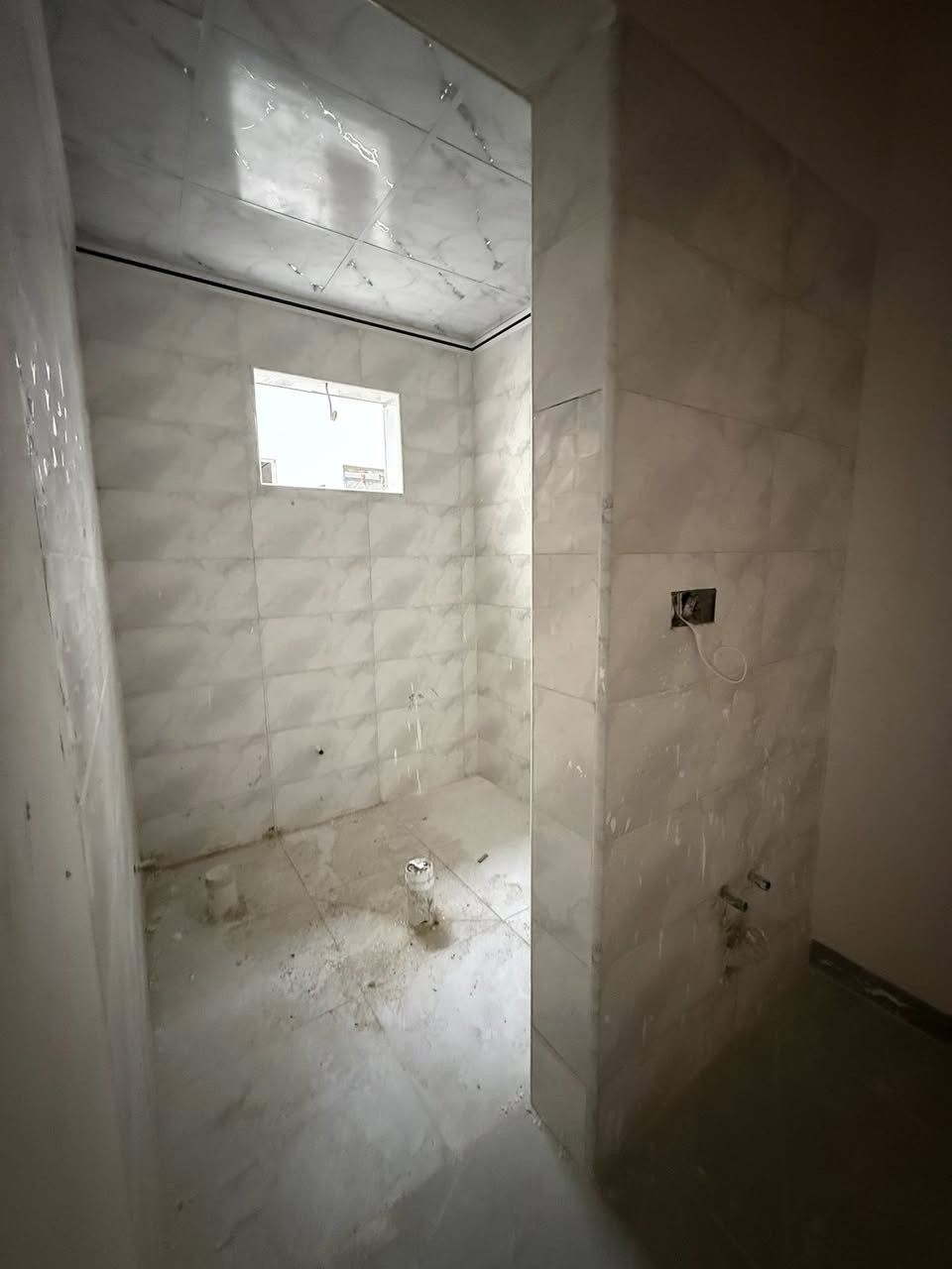 3 دور للبيع الموصل حي المرور مساحه كل دار 100 متر 
طابقين مفصول طابق الاول عن الطابق الثاني 

طابق الاول غرف نوم وهول واستقبال ومطبخ وخدمات 
طابق الثاني غرفتين واستقبال ومطبخ وخدمات 

والدار الثاني 4 غرف نوم وهول واستقبال ومطبخ وخدمات 

سعر الدار 165 مليون قابل للتفوض 

للإستفسار مراجعة المكتب او الاتصال على الأرقام التالية   عمار العبيدي   

***********

*********** واتساب

  ايمن   

 ‏‪0750 214 4093‬‏    ‏

‏‪0775 630 2993‬‏ واتساب

   اوس 

‏ ‭0770 287 3744

‏  ‬ ‭0750 219 5078‬    

ابو سند 

‭0 775 714 2899‬

عنوان المكتب حي النور سايدين دانية ماركت مقابل افران الرائد   #الرواسي_للعقار
