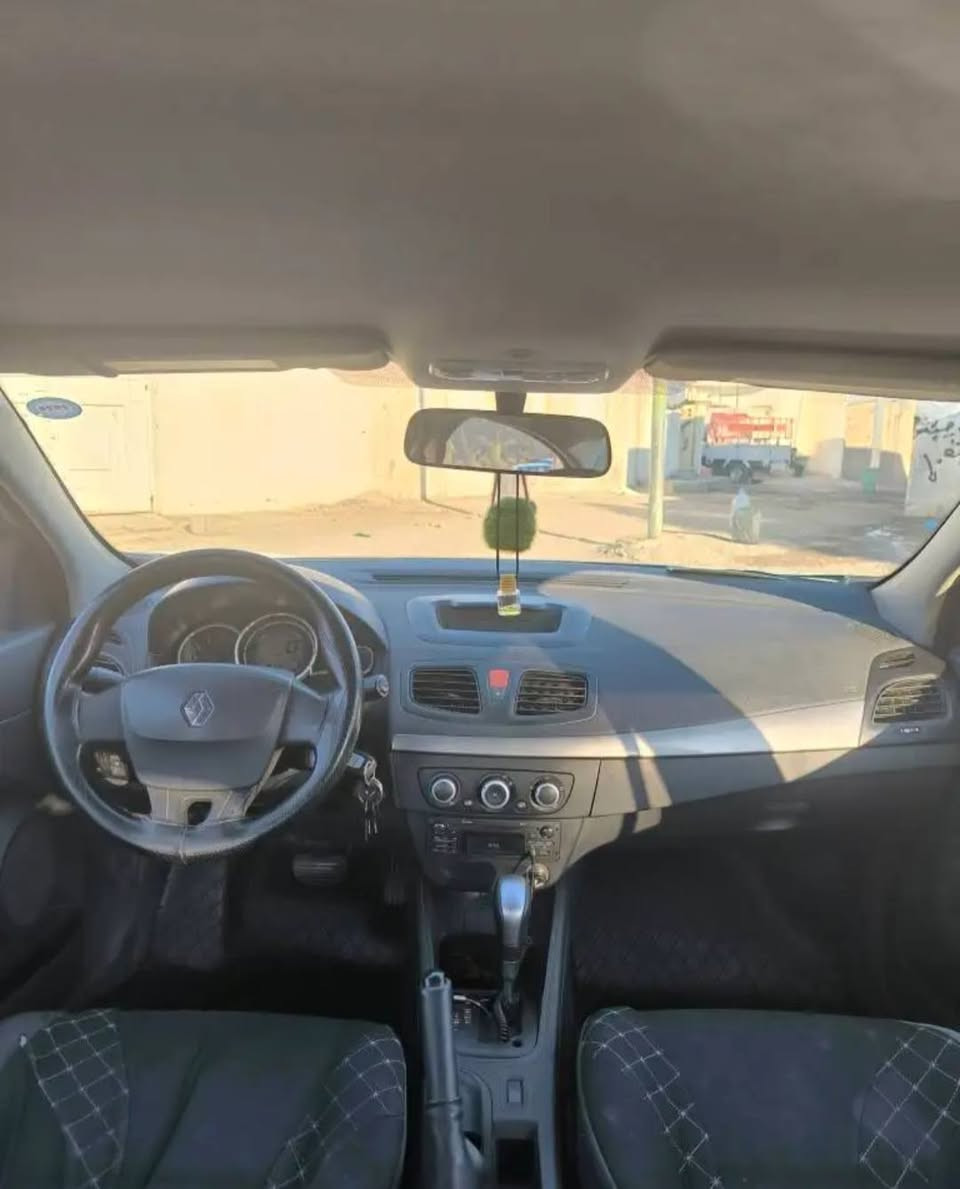 ڕینۆ فلۆنس ٢٠١٥ 
گێڕ و مەکینە بەشەرت 
سەنەوی تا ٢٠٢٨ تازەیە و بەناوی خۆمەوەیە
بێ تەقە و ڕەقە
سێ پەڵە بۆیاخی بچووکی هەیە بێ دەعم بێ ناوگرتن بێ ئێرباگ،،،
ویل کەپ و سوکان ڤۆلێۆم حاسە و بلوتوس
مەکینە ١٦ و مەکینەی سێنترایە
سعری ٨٥ گەڵا و کەمێک معامەلە
0771 993 1786
*********** بنجوين, السليمانية
