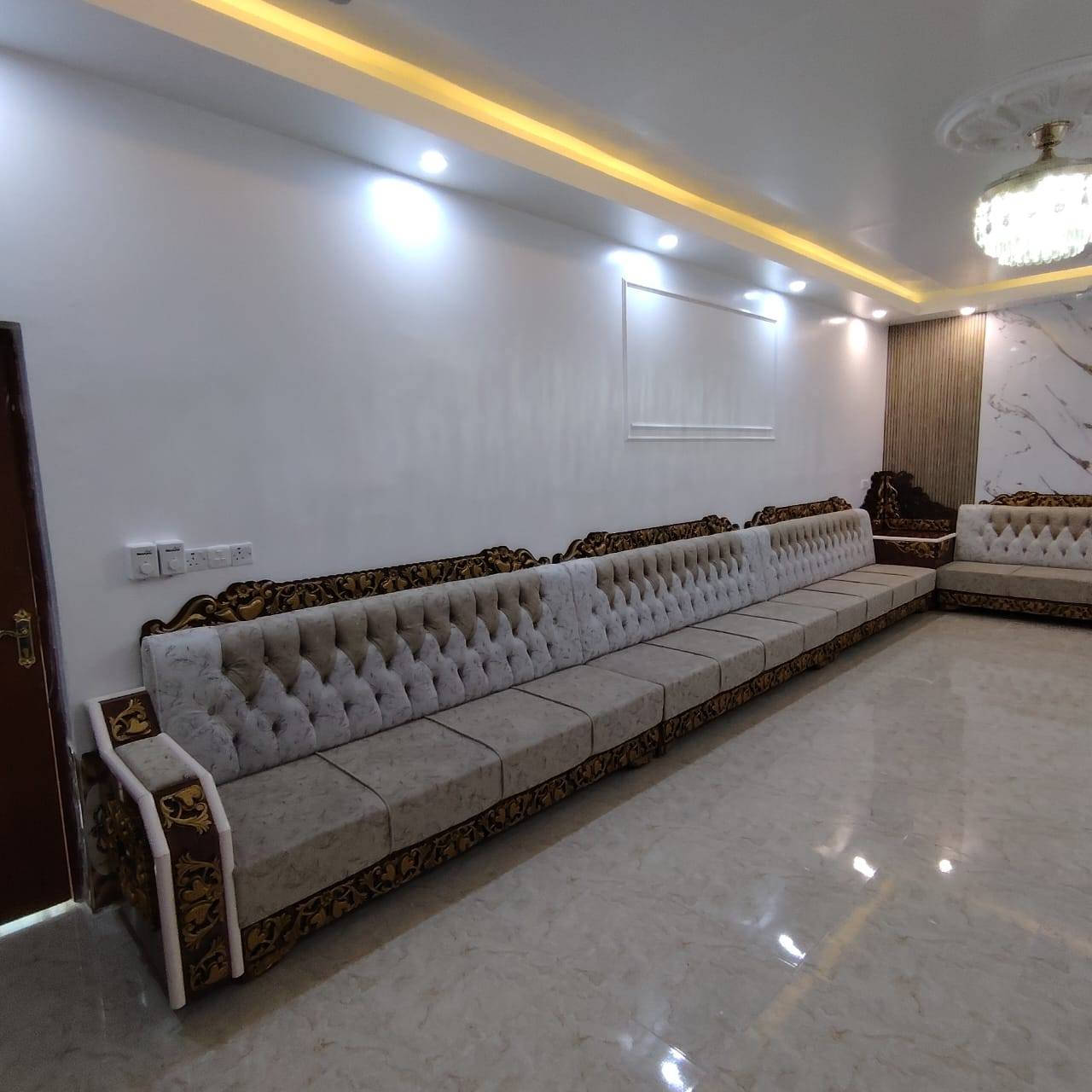 الملك للديكورات الداخلية جبسن بورد والخارجية وأحدث الاصباغ تغليف جدران بديل الخشب بديل الرخام وجميع الديكورات الأسعار مناسبه كرستا وعمل وبس عمل حسب الاتفاق ***********
