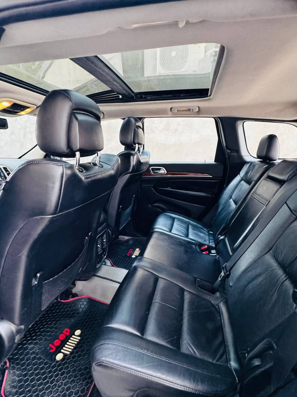 السلام عليكم
جيب مديل /١١
رقم بغداد /11/دولي 
  بدون ضربه 
مواصفات. ١/١
 فتحه  بنو راومه 
اشاير بل مري +مري. قلاب. عند الرجوع. بك 
 كشنات  جلد + تدفاء +تبريد 
منضومه زنون 
بصمه+ تشغيل ع بعد +بصمه ابواب 
مكينه وكير كفاله تبري.  +تدفاء  دواخل لونين سستم. سماعات 
سياره مداور.  ثاني.   
السعر /165/وبيه مجال
السياره بدون  لا صبغ ولا ضربه مكانين بارد فقط 
***********+وتساب 
البصره /المدينه
