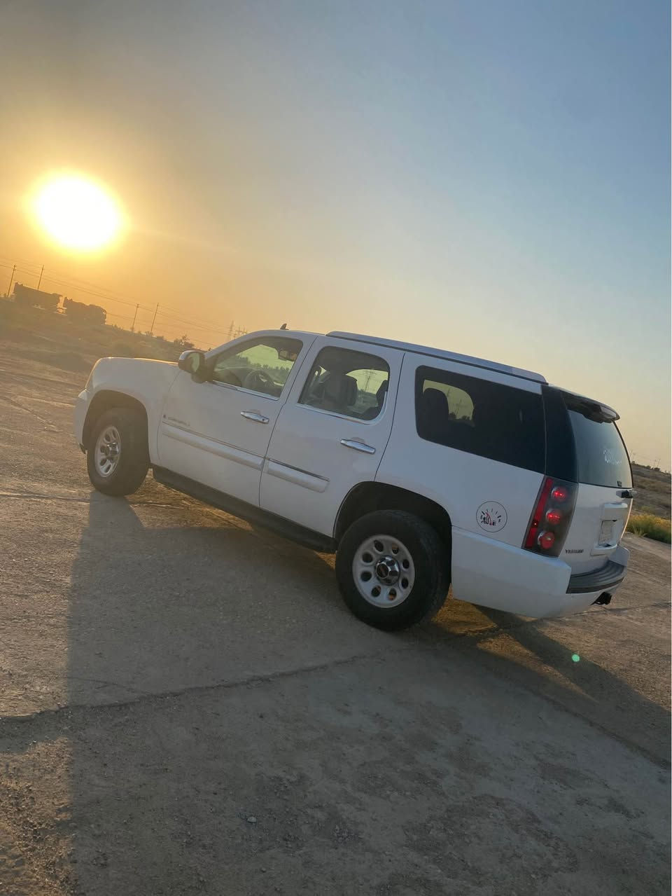 🚗 جمسي دينالي 2007 🚗
​المواصفات الكاملة للسيارة).
​🔹 النوع والماركة: جمسي يوكون دينالي (GMC Denali)
🔹 الموديل: 2007
🔹 اللون: أبيض أصلي
🔹 الوضعية الميكانيكية: سيارة جاهزة ومصروف عليها، محرك، كير، دفرنش (اكسل)، وحدادية كلها بحالة ممتازة وخير من الله.
🔹 الإطارات: طقم تايرات جديد (توه راكب).
🔹 حالة البدن (الصبغ): بيها جاملغ وبنيد صبغ، بدون أي دواخل (الداخل مكفول تماماً).
🔹 مكان التواجد: قرنه وبغداد السعر 170 وبيه مجال مراوس ابوما دورنكو تاهو موديل حديث ونطي فرق نقد *********** القرنة, البصرة
