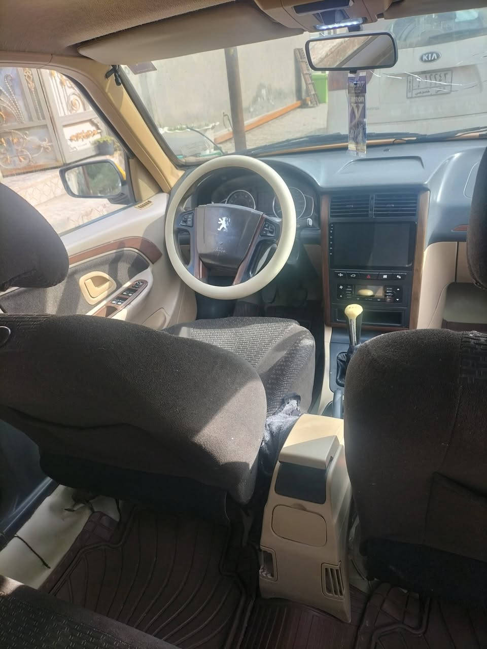 للبيع بيجو بارص مديل 2018  سياره جديده كير محرك تبريد مكفولات تخم تاير جديد باتري جديد شاشه تحكم استيرن ويل كب كهربائيات كله شغاله غرفه جديده سعر 55 مع مجال بسيط ***********
