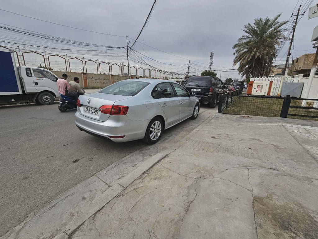 السلام عليكم 
جيتا ٢٠١٤ خليجي للبيع فقط
السيارة بيه فقط باب صبغ 
كامله مابيه اي نقص
محرك ٢٠٠٠ بدون تيربو 
السعر ١٠٠ ورقه 
للتواصل*********** بغداد, العراق
