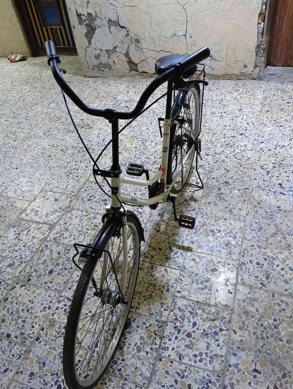 بايسكل ابيض مكحل بسود بناتي كفاله عامه نظافه 100% ختومات كامله انطيك مصاطير هديه فسفورات هديه بطيخه حجم 27 قفل ياباني شيممانو. الاستفسار ***********
