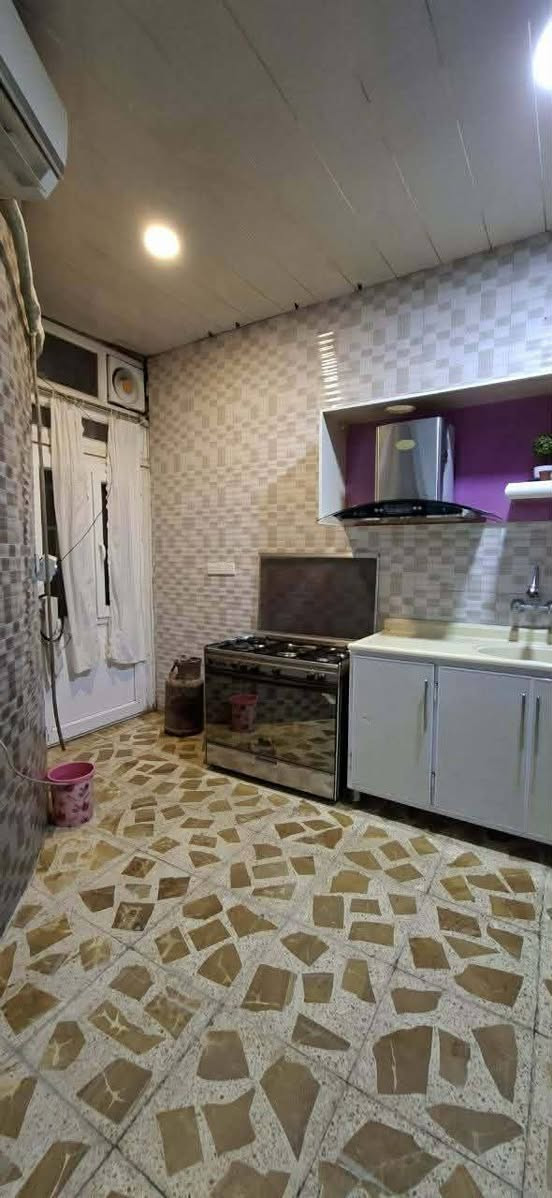 _بيت ٢٠٠متر( طابو صرف) ام الخيل ٣🏠
طابقين موقع مرتب وبسعر مناسب 
الاستفسار الاتصل او مراجعة مكتبنا...
***********
