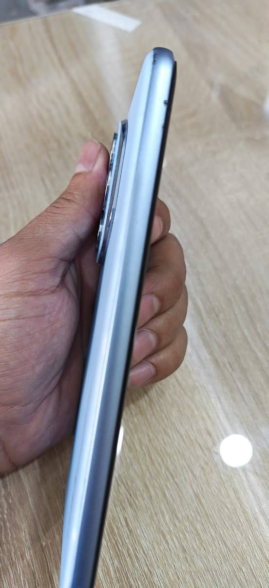 السلام عليكم جهاز هونر ٤٠٠ برو للبيع كامل ملحقاته بي هاي الضربة والشاصي موضح في الصور ١٢٠ فريم كامرة عملاقة السعر ٥٥٠ وبي مجال للشراي عنوان بغداد مدينه الصدر *********** ملاحضة الي يشوف سعرة غالي لا يعلق
