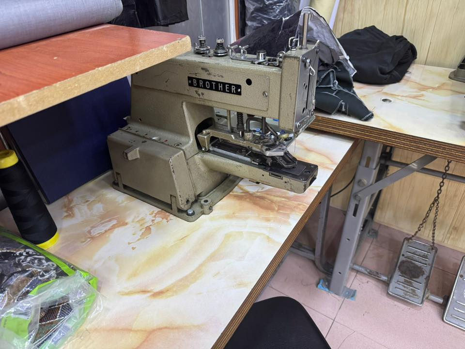 مكينة  براذر اصلي بيت دكمة ومكينة دكمة للبيع للاستفسار *********** شغال اي عيب مابي
