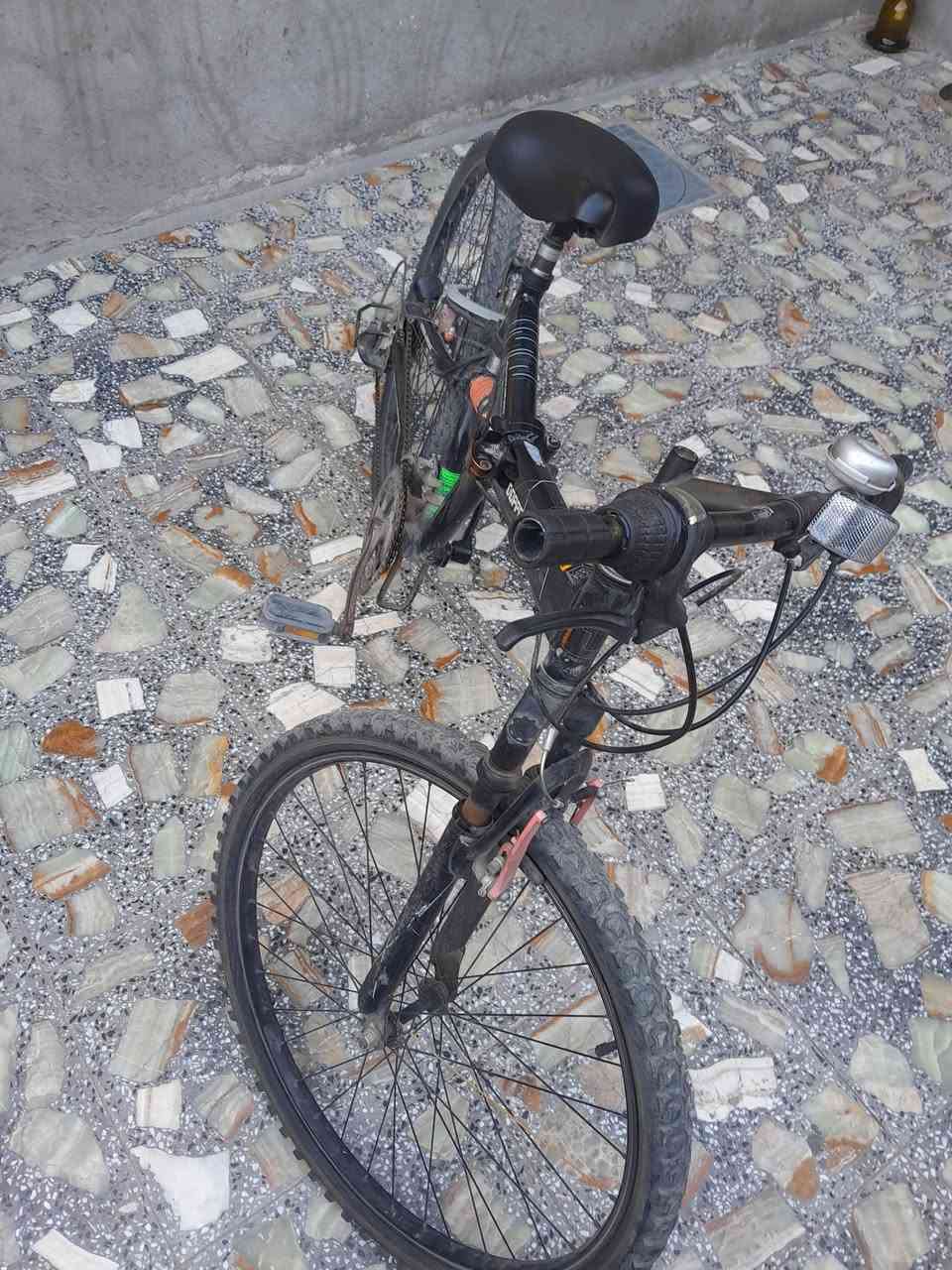 سلام عليكم  حجم ٢٦ سعره ١٠٠وبي مجال مكاني الحسينيه وهذا رقمي بي واتساب 
***********
