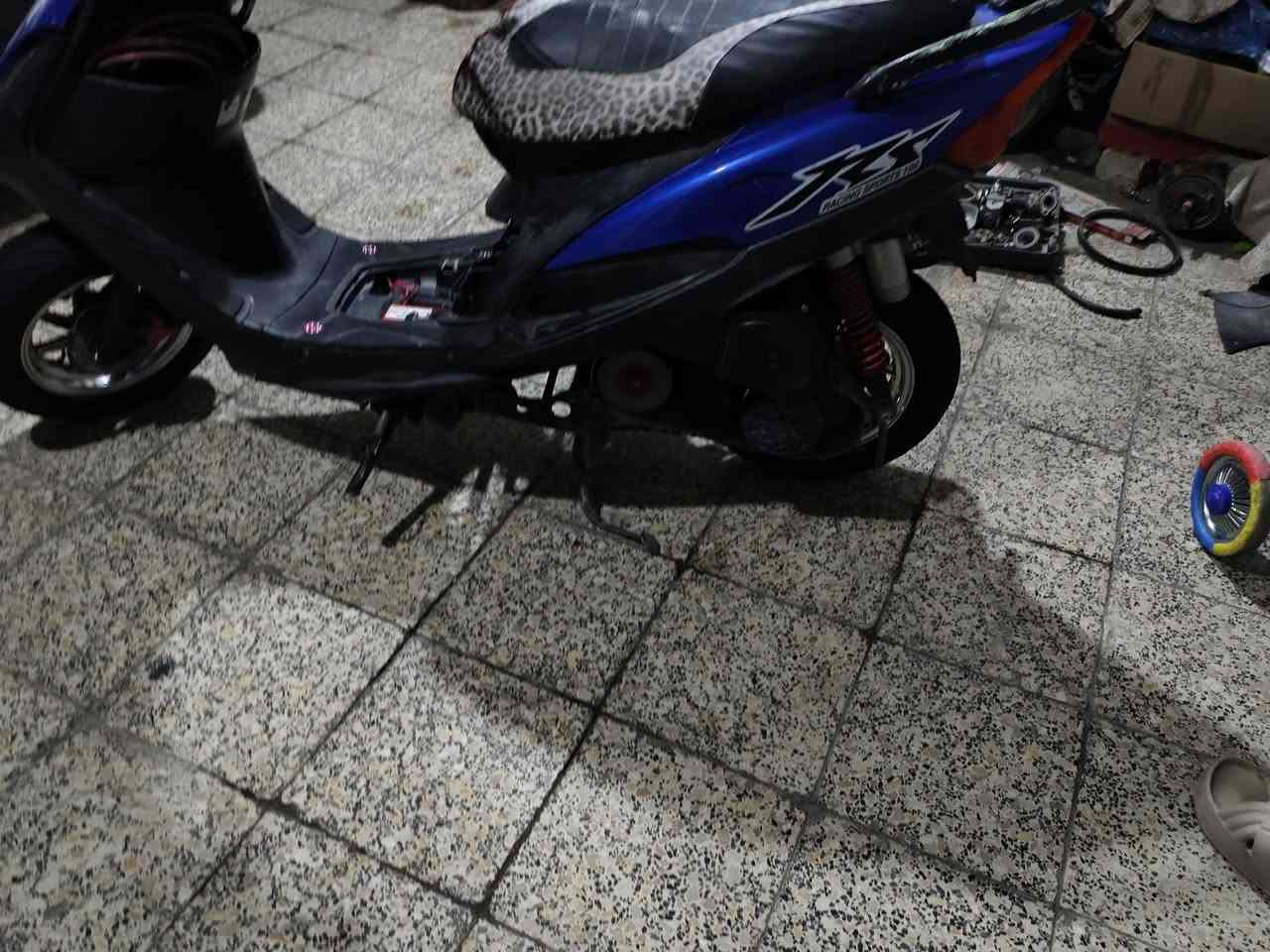 سلام عليكم دراجه للبيع ماكس عدله دراجه نكره سلف مكينه  نضيفه تجفيت جديد بوشه 55 وسوادات الكور والباتري موجودات وياله رياضي نجمه صالنصه توبو كلجات رياضي تايرات جدد  دبل خلفي رياضي بكلايت اربعه ولف دراجه شلعه  ومعدل خير من الله نقصه فقط دشبول ولايت سعر 550 وبيه مجال مكاني بغداد الدوره ***********
