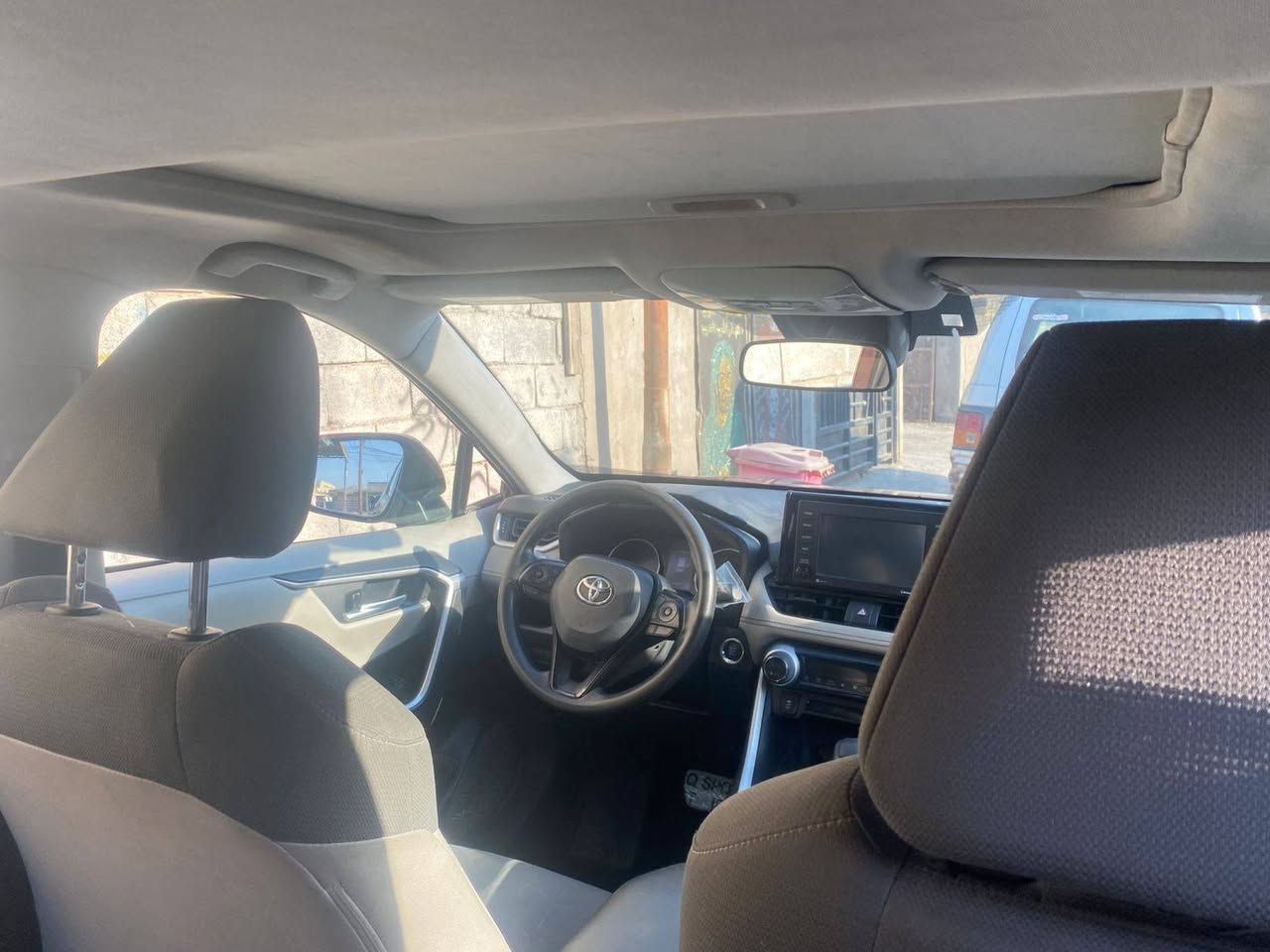 راف فور للبيع موديل 2022 فئة XLE وارد امريكي 
محرك 2500 بانزين رقم بغداد ماشيه 60000 كم ضربه ثلاثة قطع جاملق أمامي وخلفي والباب الوره السايق السعر 190 رغم الهاتف ***********
