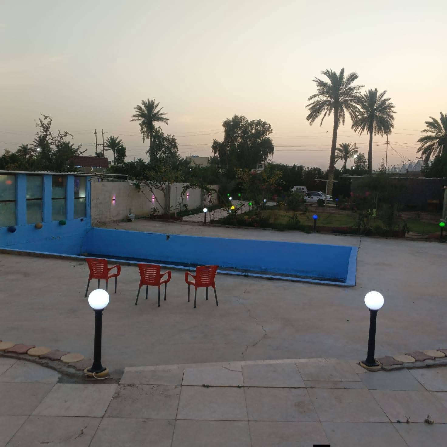 للبيع مزرعه  طابو صرف سند 25بستان تحويل بالطابو  2300متر تحتوي علئ دارين بناء طابوق الاول180 متر طابقين ونصف 6غرف مع ملحقاتها الواجهات والارضيات جميعها مرمر  تركي مع دار ثانيه مساحتها 100مترغرفتين مع صاله وملحقاتها مسيجه بالكامل بلوك والممرات صب رفت المزرعه وجهين  العنوان بغداد الرصافه طريق السياحي تبعد عن حي البتول 10دقائق تبعد عن الشط 300متر  الاستفسار فقط علئ التلفون***********
