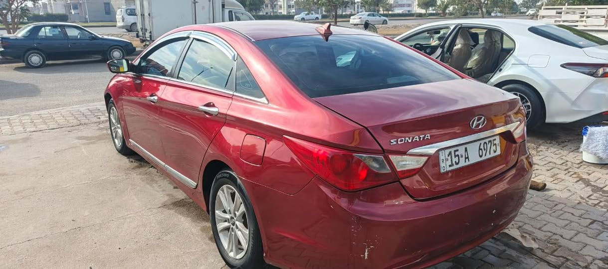 السلام عليكم سوناتا 2011 ،
 السياره نضيفه خير من الله ضررها بنيد وجاملغ فقط كير محرك حداديه كلها جاهزه وماناقصها ايشيء 
العنوان : الرمادي 📍
للأستفسار: ***********
