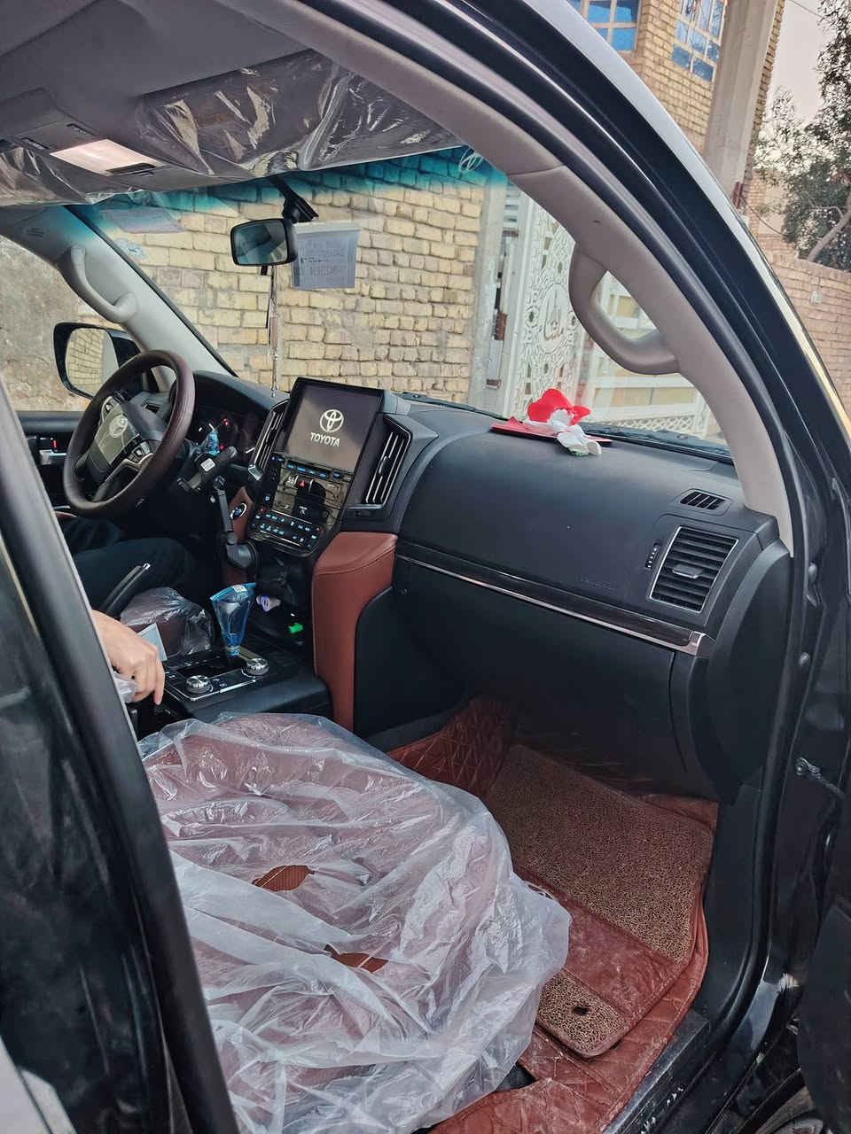 السلام عليكم
لاندكروز 2020 بحريني 🤍

معروفه مواصفات لبحريني 

رقم اربيل الجديد هزه وفحص جديده

سياره مكفوله كفاله عامه عده  بارد قليل

 جديده كلش

كير محرك صدر تبريد كهربائيات كله كفاله شرط 

عنوان دوانيه

السعر 525 ورقة فقط 
للاستفسار ***********
